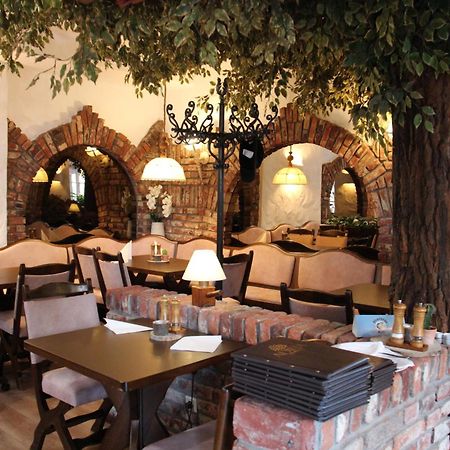 Hotel Restaurant Adria Kroatien บัดเอมส์ ภายนอก รูปภาพ