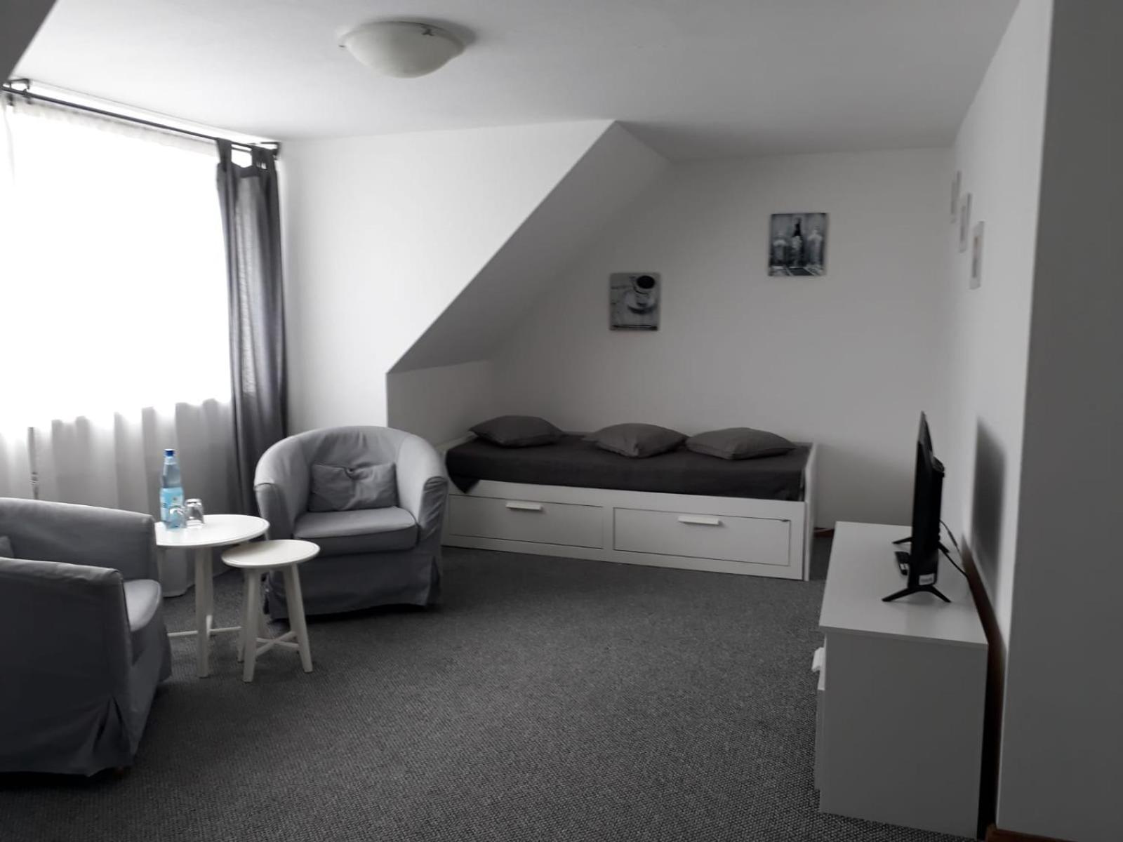 Hotel Restaurant Adria Kroatien บัดเอมส์ ภายนอก รูปภาพ