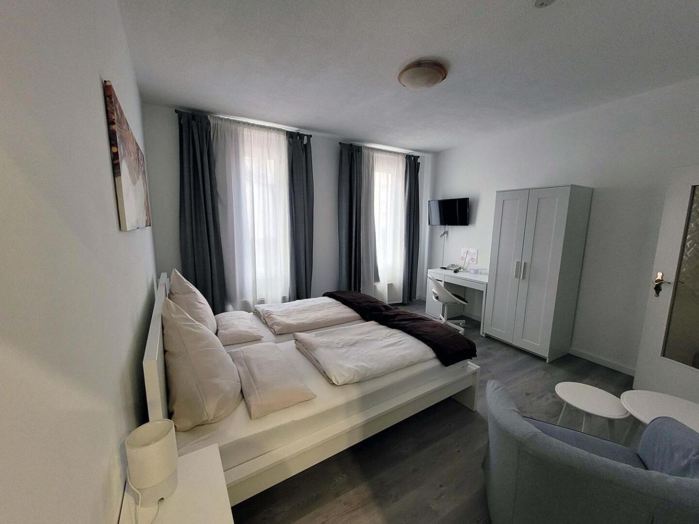 Hotel Restaurant Adria Kroatien บัดเอมส์ ภายนอก รูปภาพ