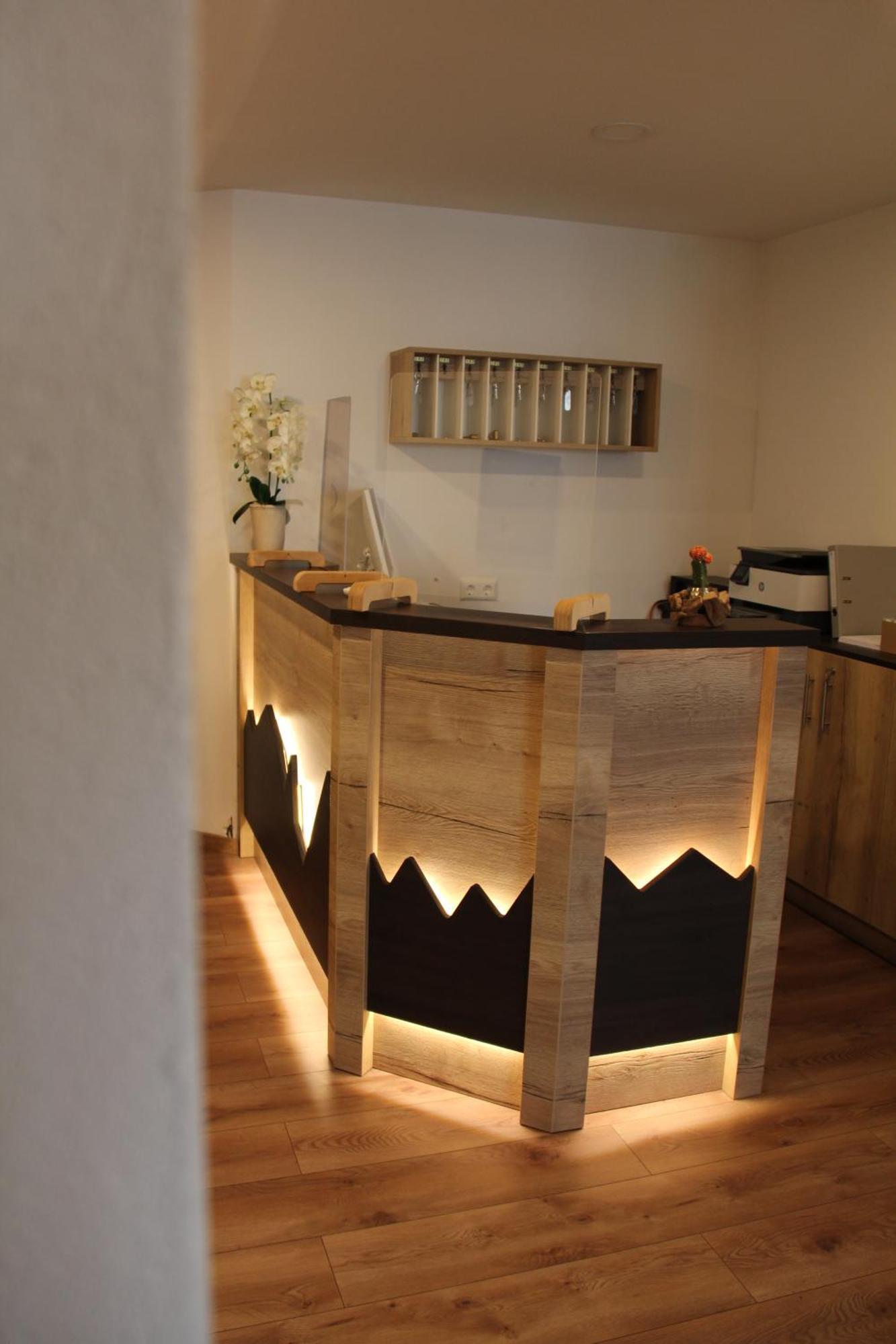 Hotel Restaurant Adria Kroatien บัดเอมส์ ภายนอก รูปภาพ