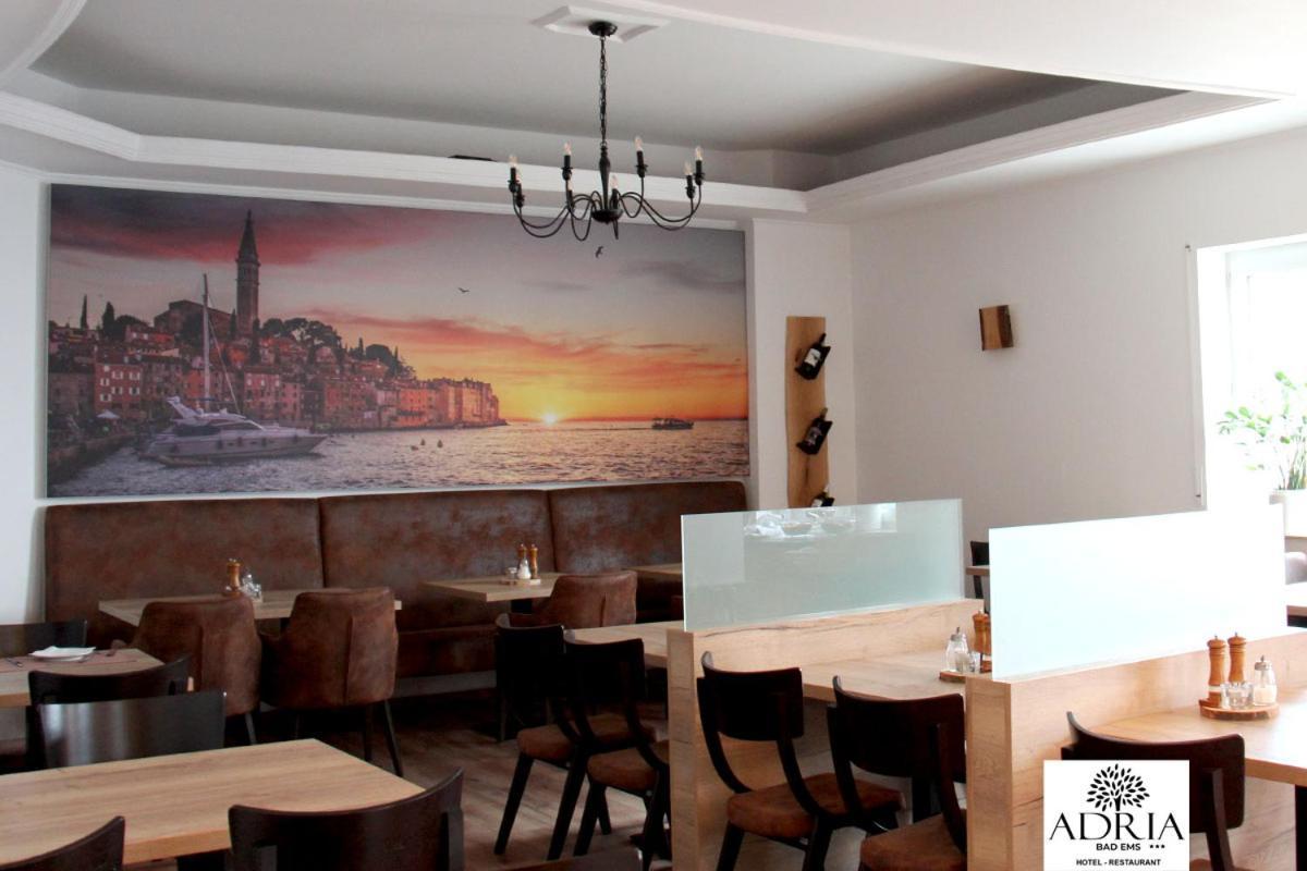 Hotel Restaurant Adria Kroatien บัดเอมส์ ภายนอก รูปภาพ