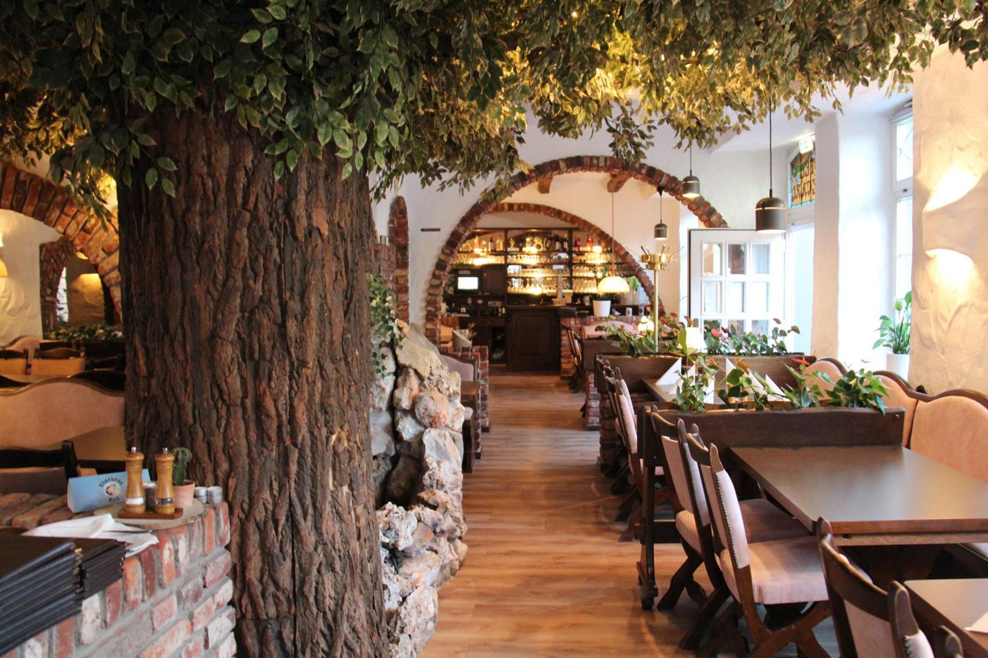 Hotel Restaurant Adria Kroatien บัดเอมส์ ภายนอก รูปภาพ