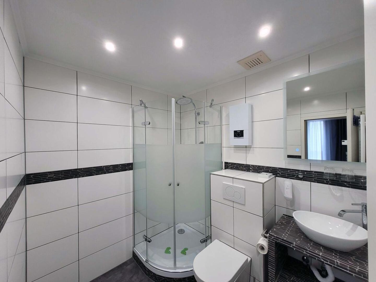 Hotel Restaurant Adria Kroatien บัดเอมส์ ภายนอก รูปภาพ