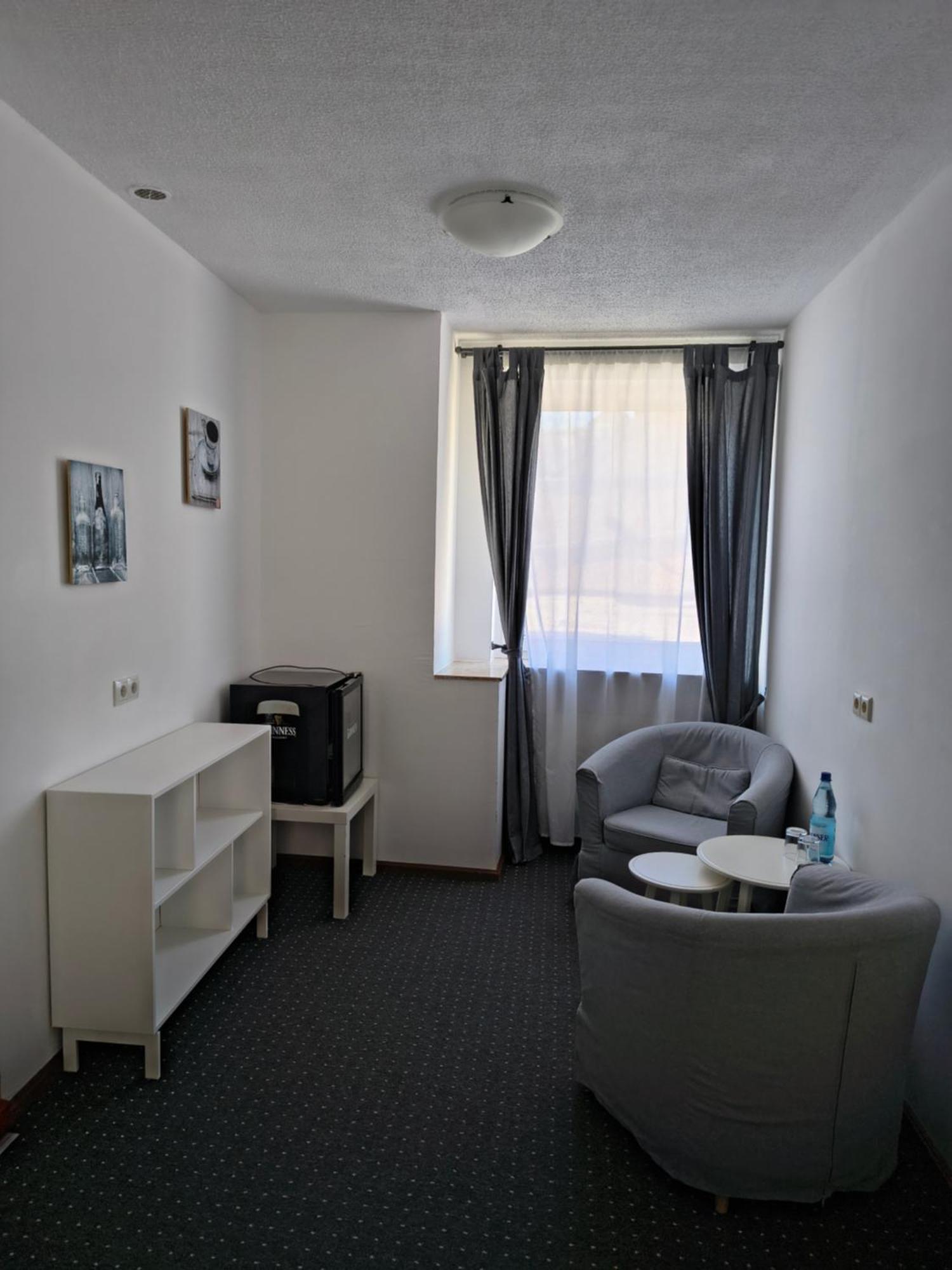 Hotel Restaurant Adria Kroatien บัดเอมส์ ภายนอก รูปภาพ